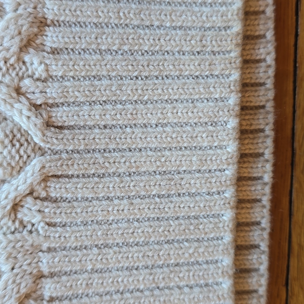Evereve Alexis Strong Shoulder Cable Pullover Sweater, Cream, EUC, Women's XS - Picture 11 of 14